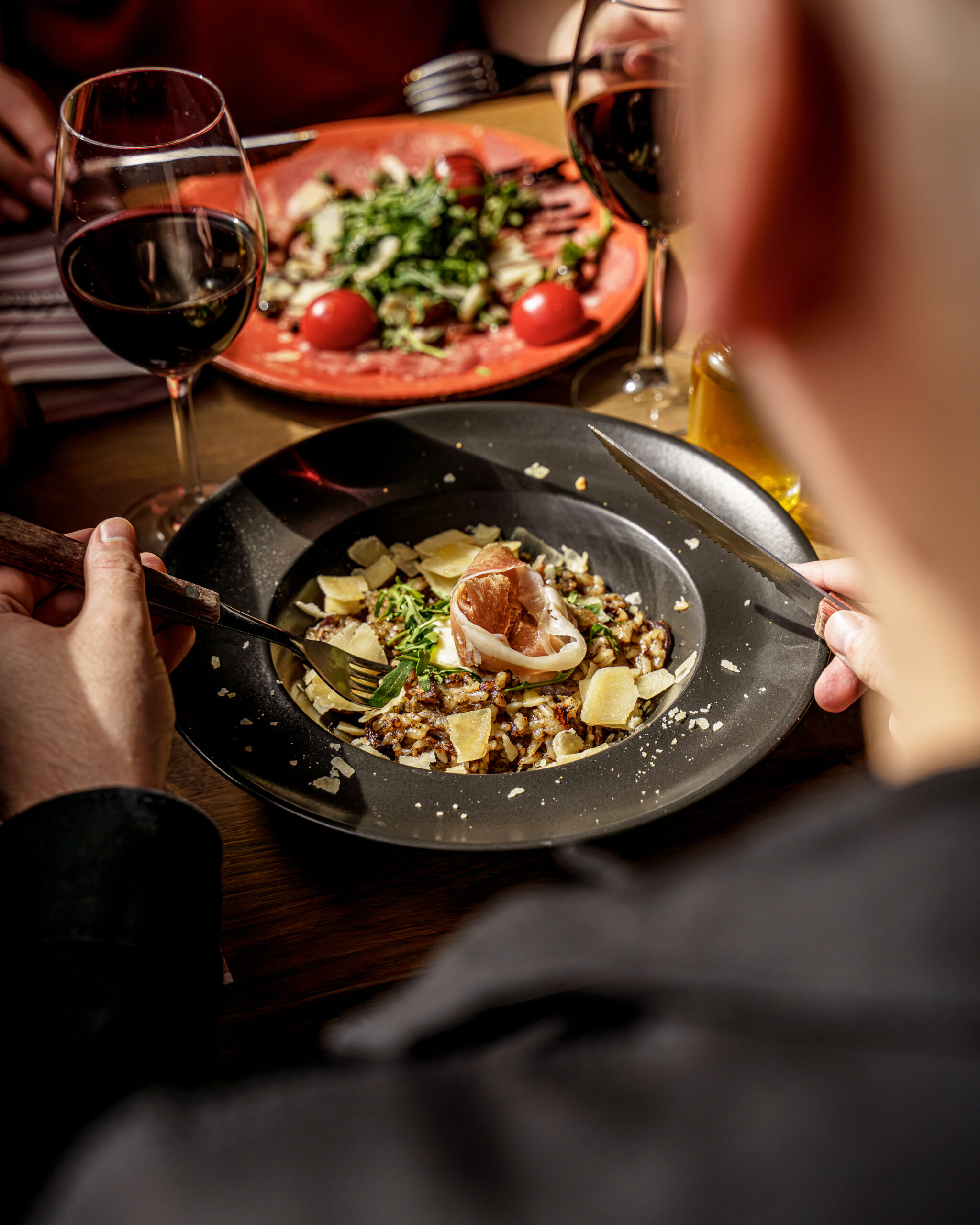 Agence réseaux sociaux Montreux - Ocho Agency